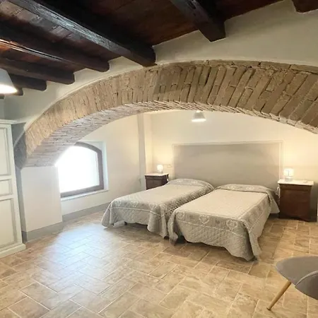 Farm stay Exclusive Pool-open All Year-spoleto Biofarm-slps 8-village Shops, Bar1 Km 4 Poreta