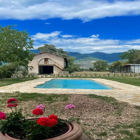 Exclusive Pool-open All Year-spoleto Biofarm-slps 8-village Shops, Bar1 Km 4 Farm stay *
